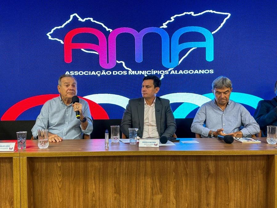 Livro homenageia trajetória municipalista de Ronaldo Lessa na AMA - AMA