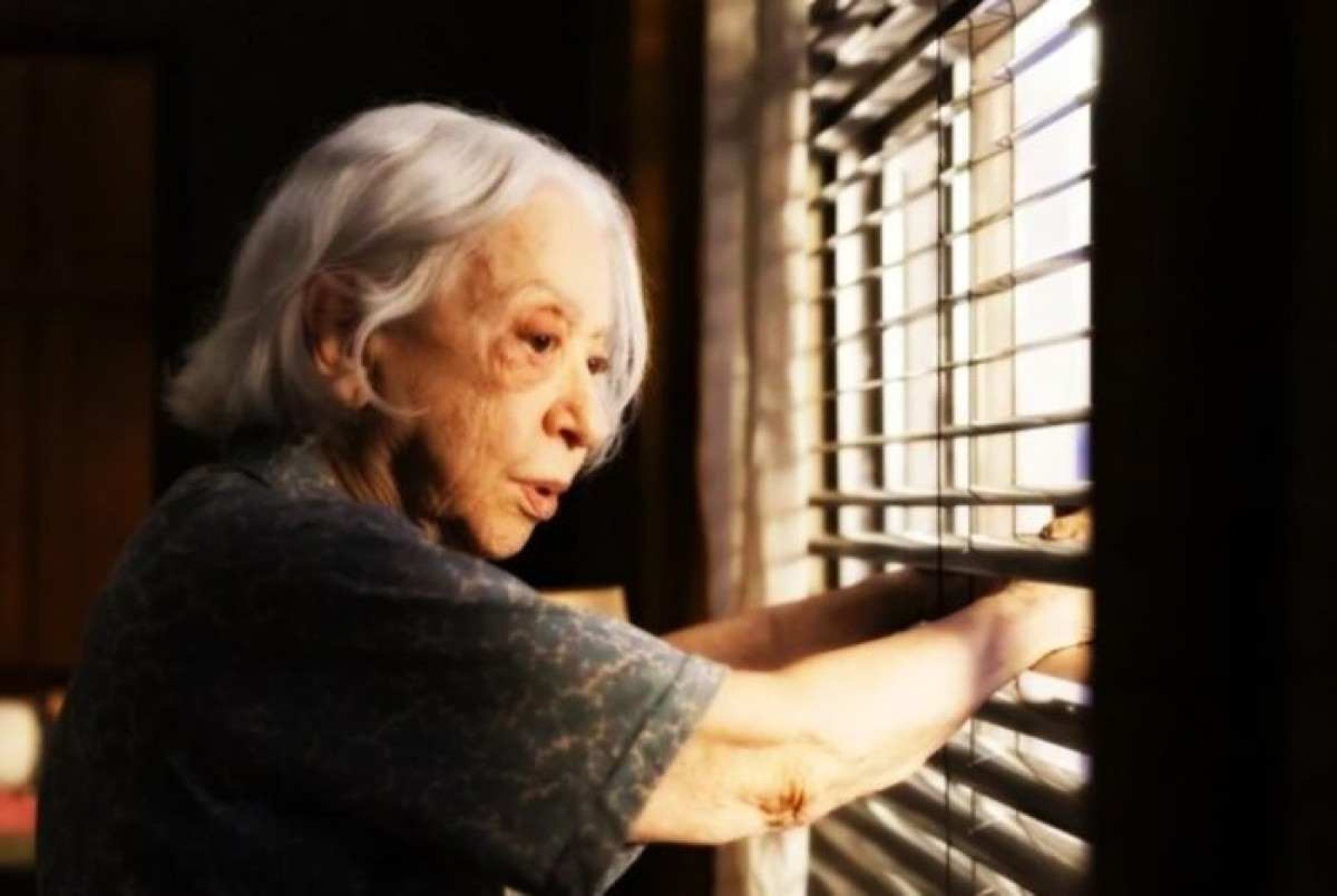 Além de Fernanda Montenegro, o filme conta com o ator Alan Rocha