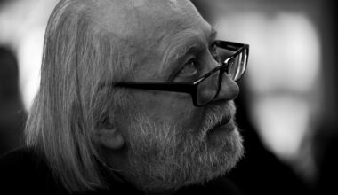 Conheça “Sátántangó”, o único livro do vencedor do Nobel 2025 lançado no Brasil