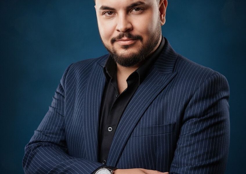 Arquiteto araranguaense Kadu Almeida ganha projeção nacional ao apresentar projeto para Filippe Neto, Ana Ferraz e Pablo Marçal no palco da imersão “A Voz que Vende”, em Alphaville – Barueri (SP)