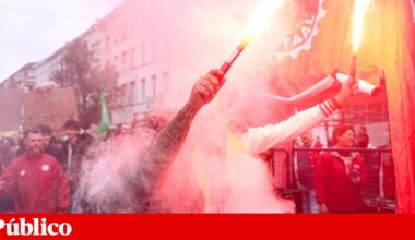 Manifestação sindical na Bélgica transforma-se em motim e termina antecipadamente | Greve