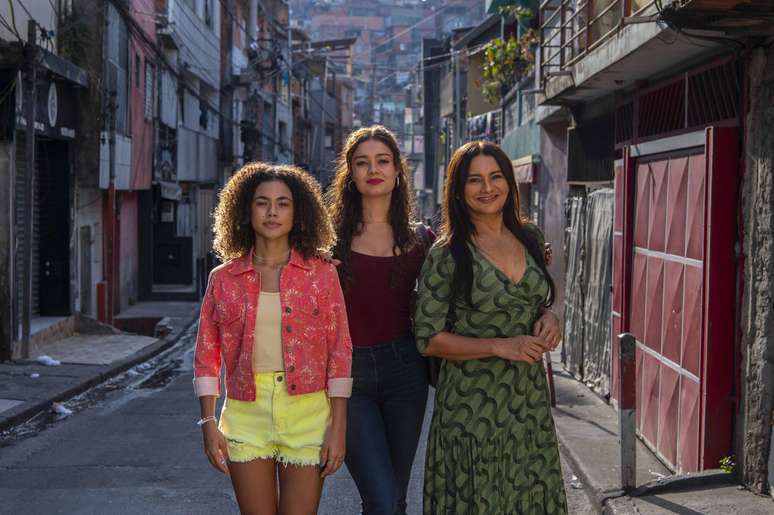 Segundo o mito, divindades da beleza; na trama, as três graças são mulheres fortes, que tentam sobreviver à dura realidade Segundo o mito, divindades da beleza; na trama, as três graças são mulheres fortes, que tentam sobreviver à dura realidade