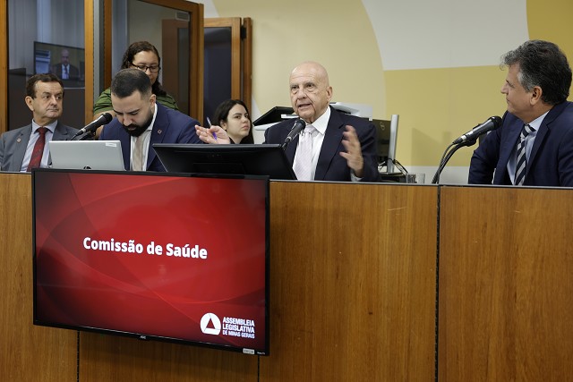 PLs sobre dor crônica e puberdade precoce têm aval da Comissão de Saúde