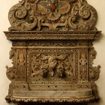 Lavabo português, uma das maiores relíquias do Santuário Arquidiocesano de Santa Rita — Foto: Mônica Imbuzeiro/Agência O Globo