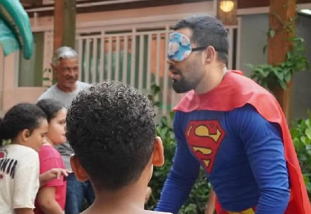 SBT TV | Pedro Andrade, namorado de Sandy, celebra Dia do Médico com ação emocionante