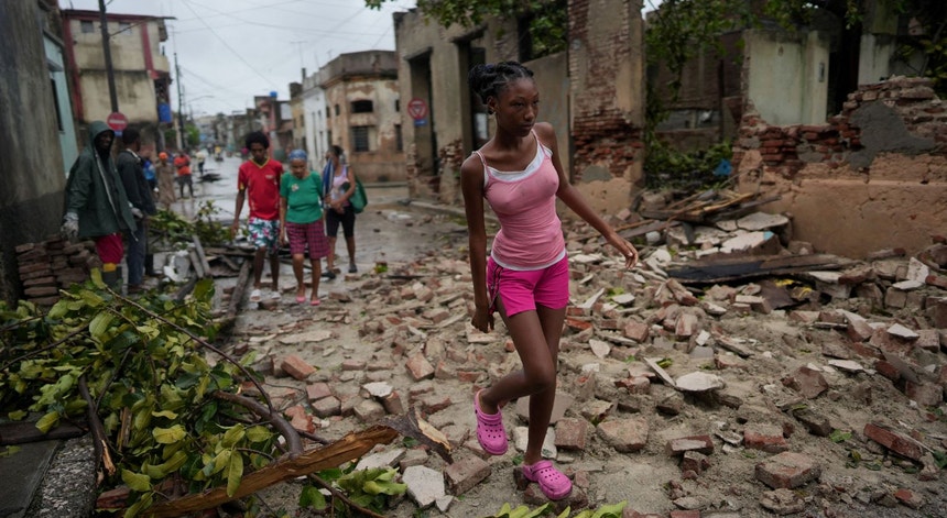 Dezenas de mortos nas Caraíbas à passagem do furacão Melissa