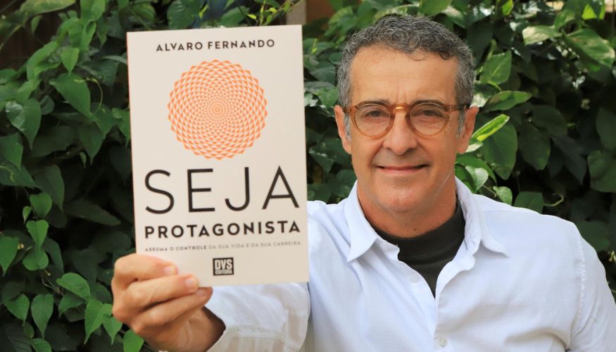 Autor promove debate sobre autoconhecimento em lançamento na Capital