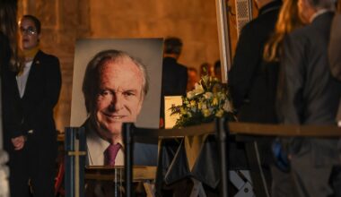 Funeral de Pinto Balsemão realiza-se no segundo dia de luto nacional