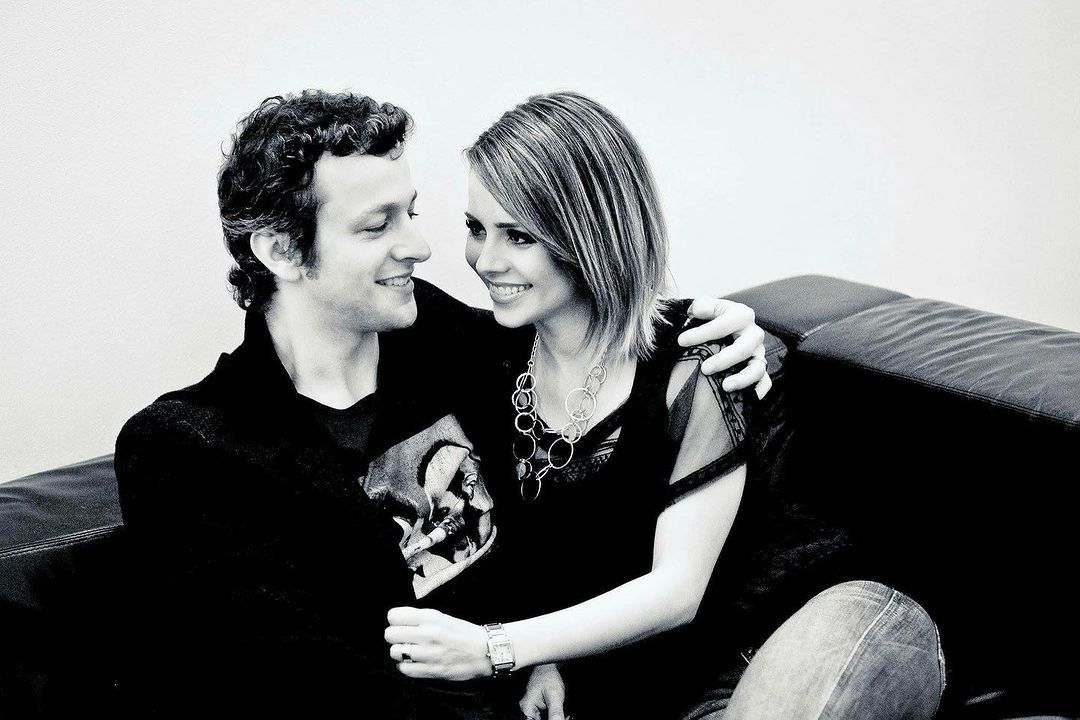 Lucas Lima e Sandy anunciaram o término em setembro do ano passado. Os dois continuam amigos, e ele até participou da turnê internacional da cantora