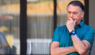 Bolsonaro será retratado em filme de ficção que reconta atentado a facada em 2018; conheça o elenco