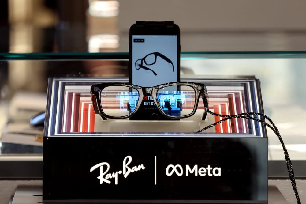 A fabricante dos Ray-Ban, a EssilorLuxottica, aposta nos óculos da Meta como a próxima grande tendência tecnológica