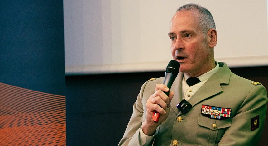 "Tudo pode mudar". Chefes militares franceses apelam à preparação para a guerra face à ameaça russa