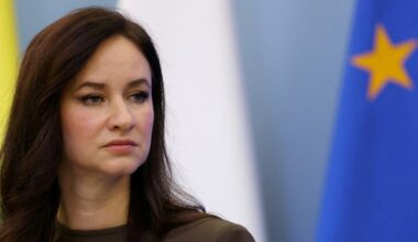 Lituânia fecha fronteira com Bielorrússia e ameaça destruir balões de contrabando