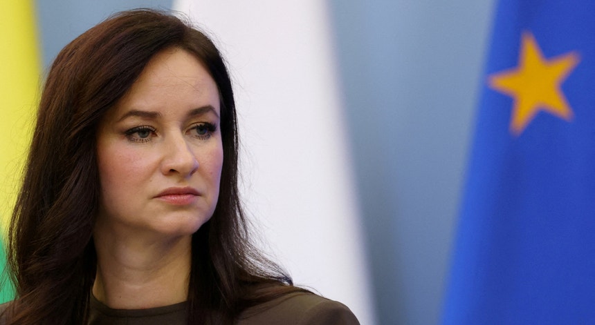 Lituânia fecha fronteira com Bielorrússia e ameaça destruir balões de contrabando