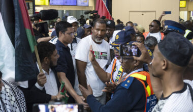 Ativistas sul-africanos na flotilha denunciam maus-tratos de Israel