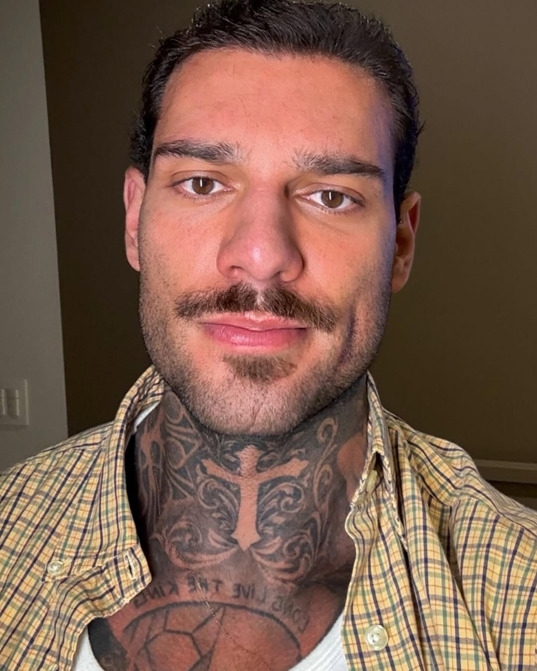 Lucas Lucco, que fez "Malhação", fez uma pausa na carreira de cantor durante um ano para cuidar da saúde mental. Em dezembro de 2023, ele afirmou que iria tratar as crises causadas por Transtorno Afetivo Bipolar (TAB) — Foto: Reprodução/Instagram