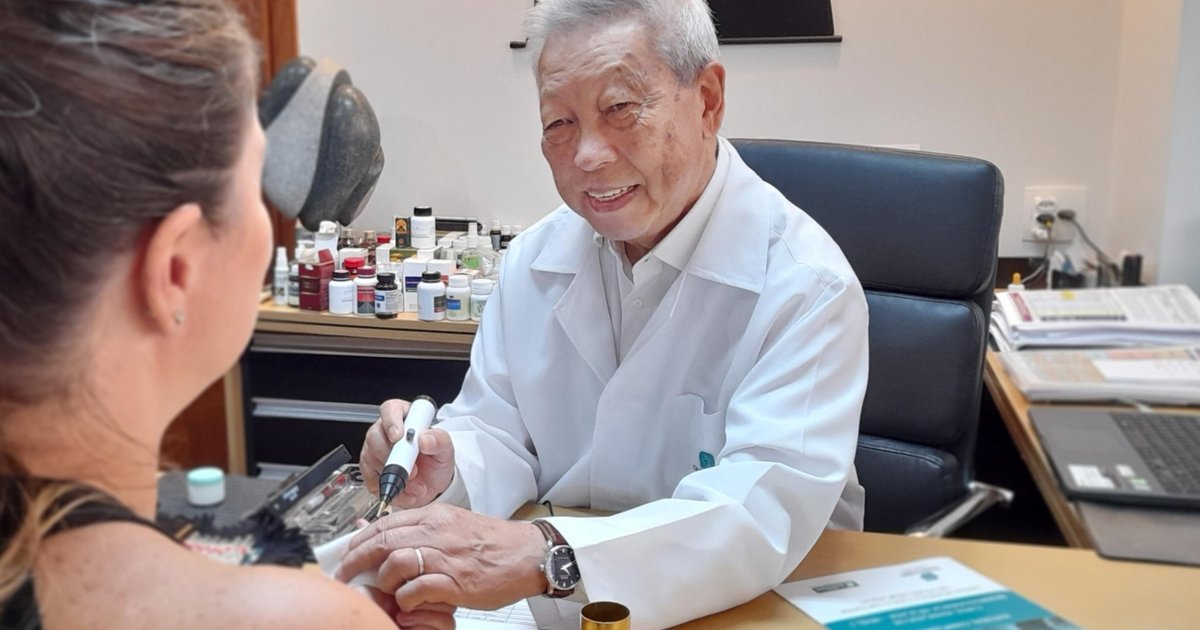 Editora Pozenato lança livro sobre o terapeuta Kunio Inamoto, escrito por José Clemente Pozenato em parceria com sua esposa Kenia Pozenato