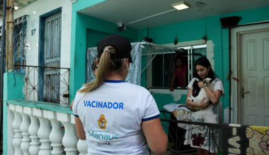 Prefeitura leva vacinação antirrábica a bairros e ruas de Manaus