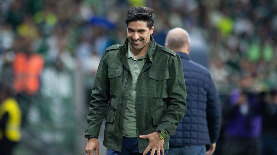 Palmeiras goleia e isola-se na liderança do Brasileirão