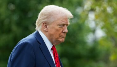 Trump anuncia sobretaxa de 100% sobre importações chinesas a partir de novembro