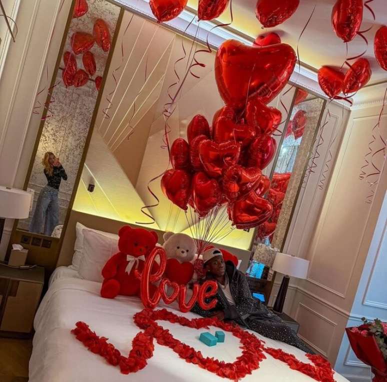 Detalhe da decoração da oficialização do namoro de Vini Jr e Virginia Fonseca