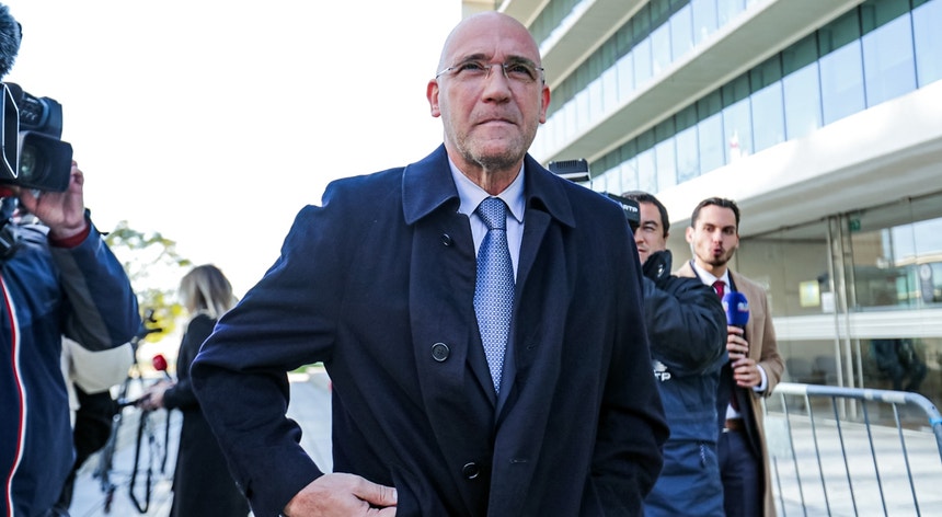 Passos Coelho avisa que se crescimento da imigração continuar portugueses vão sentir-se estrangeiros