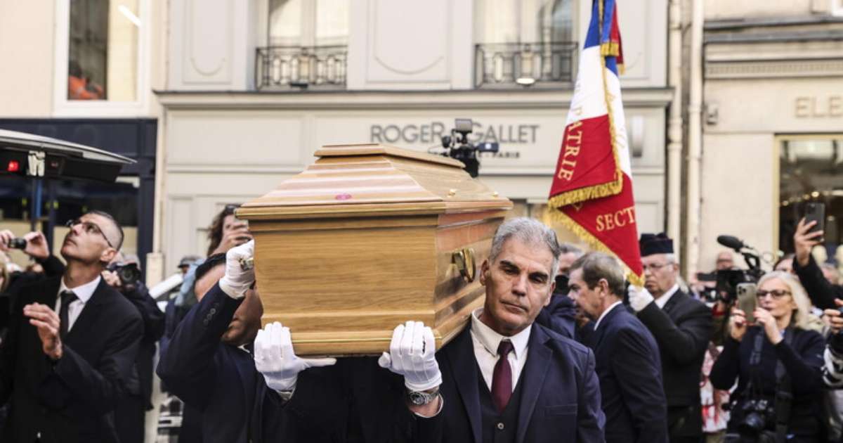 Multidão se despede de Claudia Cardinale em funeral em Paris