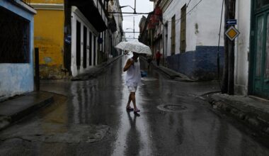 "Extremamente perigoso". Furacão Melissa atinge Cuba após devastar costa da Jamaica