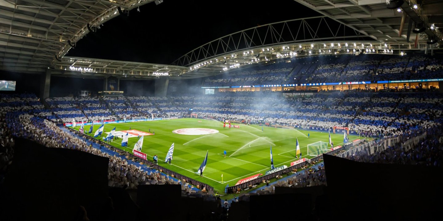 Confrontos entre adeptos do Benfica obrigam à intervenção da polícia de choque no Dragão
