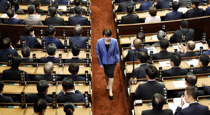 Sanae Takaichi torna-se a primeira mulher a liderar o Governo do Japão