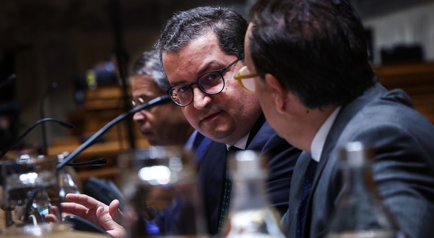 Função Pública. "Se continuarmos a aumentar trabalhadores não vamos ter melhores serviços"