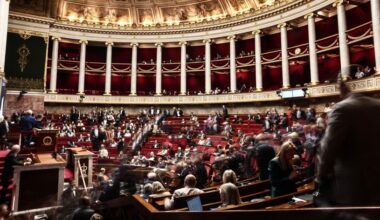 Assembleia francesa rejeita imposto Zucman sobre grandes fortunas