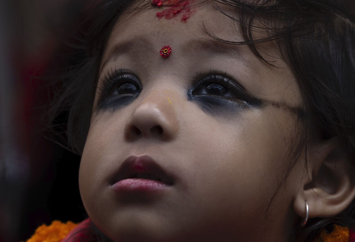 "Ontem era minha filha, hoje é uma deusa". Aryatara, de dois anos, é a nova Kumari