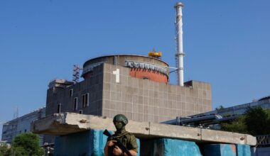 Zelensky adverte para situação "crítica". Central nuclear de Zaporizhia inoperacional há uma semana