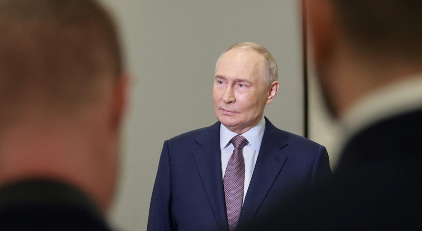 "Podem ter consequências". Putin classifica sanções dos EUA como "ato hostil"