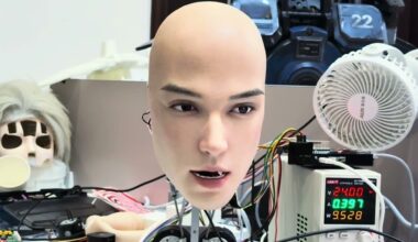 Chineses criam uma cabeça de robô ultrarrealista. É assustadora: pisca, contorce-se, acena...