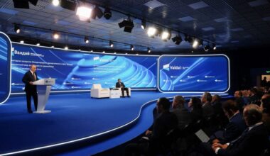Vladimir Putin promete resposta rápida a militarização "histérica" da Europa