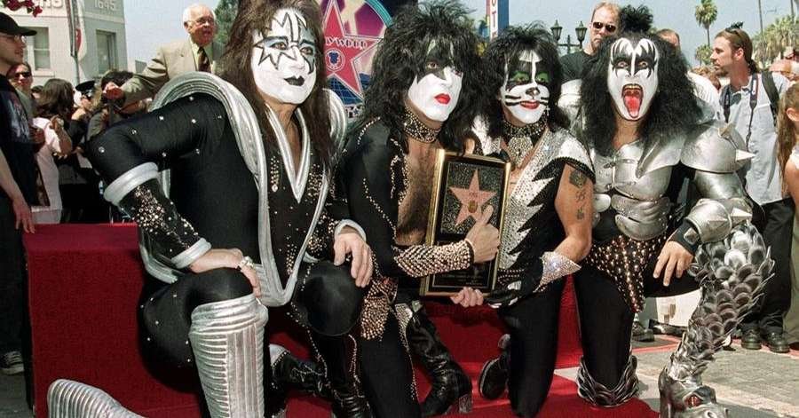 Gene Simmons e Paul Stanley prestam homenagem ao guitarrista do Kiss, Ace Frehley