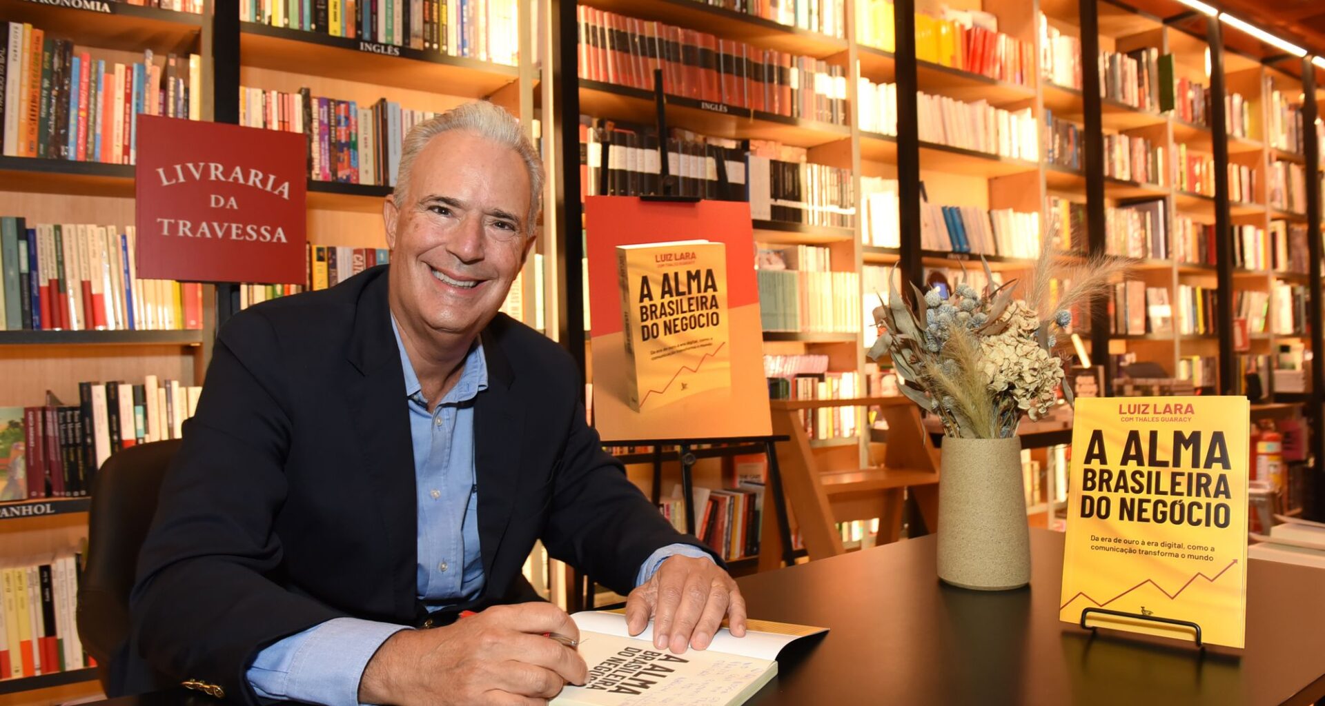 Luiz Lara faz história em lançamento de livro