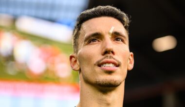 Alejandro Grimaldo envia bola ao poste e desperdiça grande penalidade contra o PSG