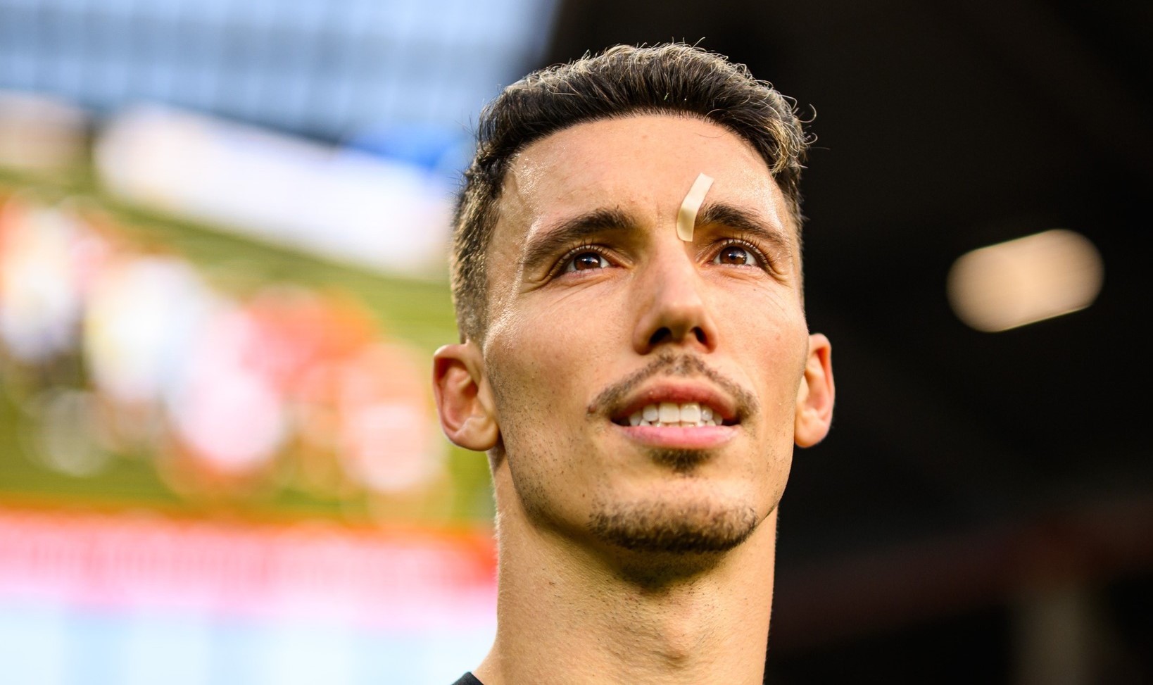 Alejandro Grimaldo envia bola ao poste e desperdiça grande penalidade contra o PSG