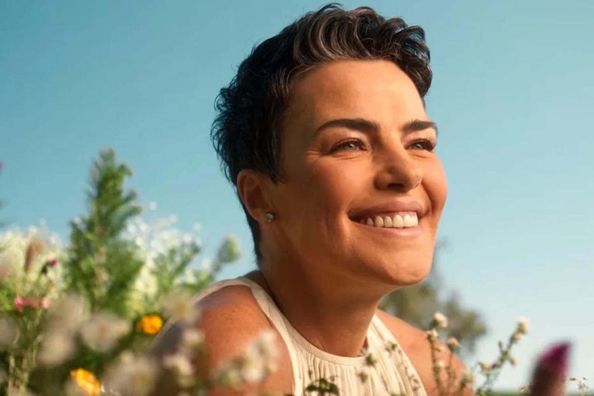 Print de um vídeo colorido de Ana Paula Arósio - Metrópoles