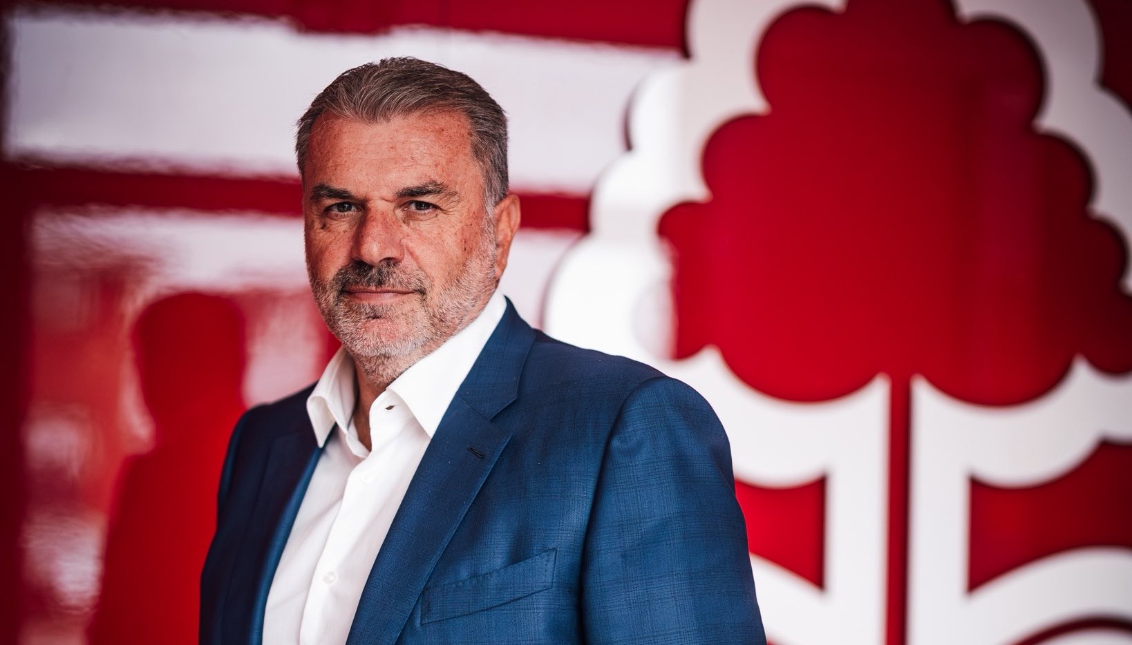 Nottingham Forest estuda contratação de técnico campeão da Champions League para suceder a Ange Postecoglou