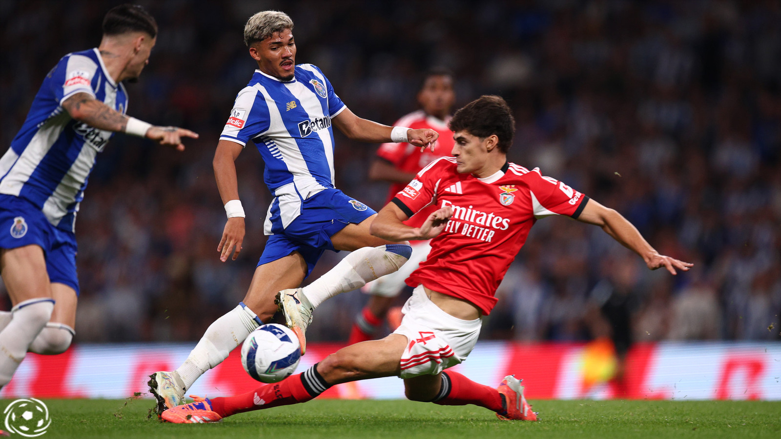 Benfica e FC Porto na disputa por promessa brasileira