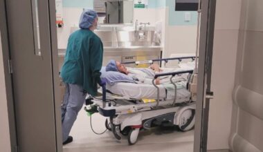 Atriz da DC Comics revela diagnóstico de câncer e faz alerta Lição de ouvir o seu corpo (1)