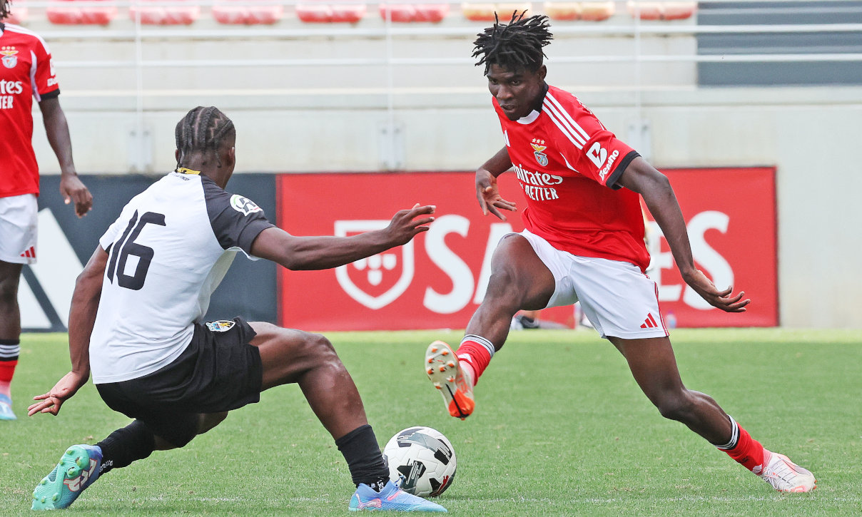 Benfica perde contra o Farense (2-1) mas mantém a liderança da Liga Revelação