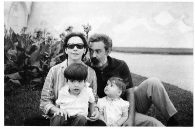 Credito: Acervo Fernanda Montenegro/ Reproducao Bel Pedrosa. Biografia Fernanda Montenegro.  A familia a beira do Lagoa Pampulha.