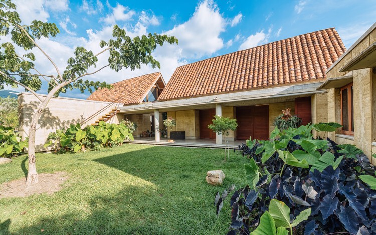 Casa Franco / Taller Espacio Colectivo - Fotografia de Exterior, Aido