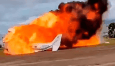 Avião cai e explode durante decolagem na Venezuela; duas pessoas morreram
