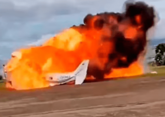 Avião cai e explode durante decolagem na Venezuela; duas pessoas morreram